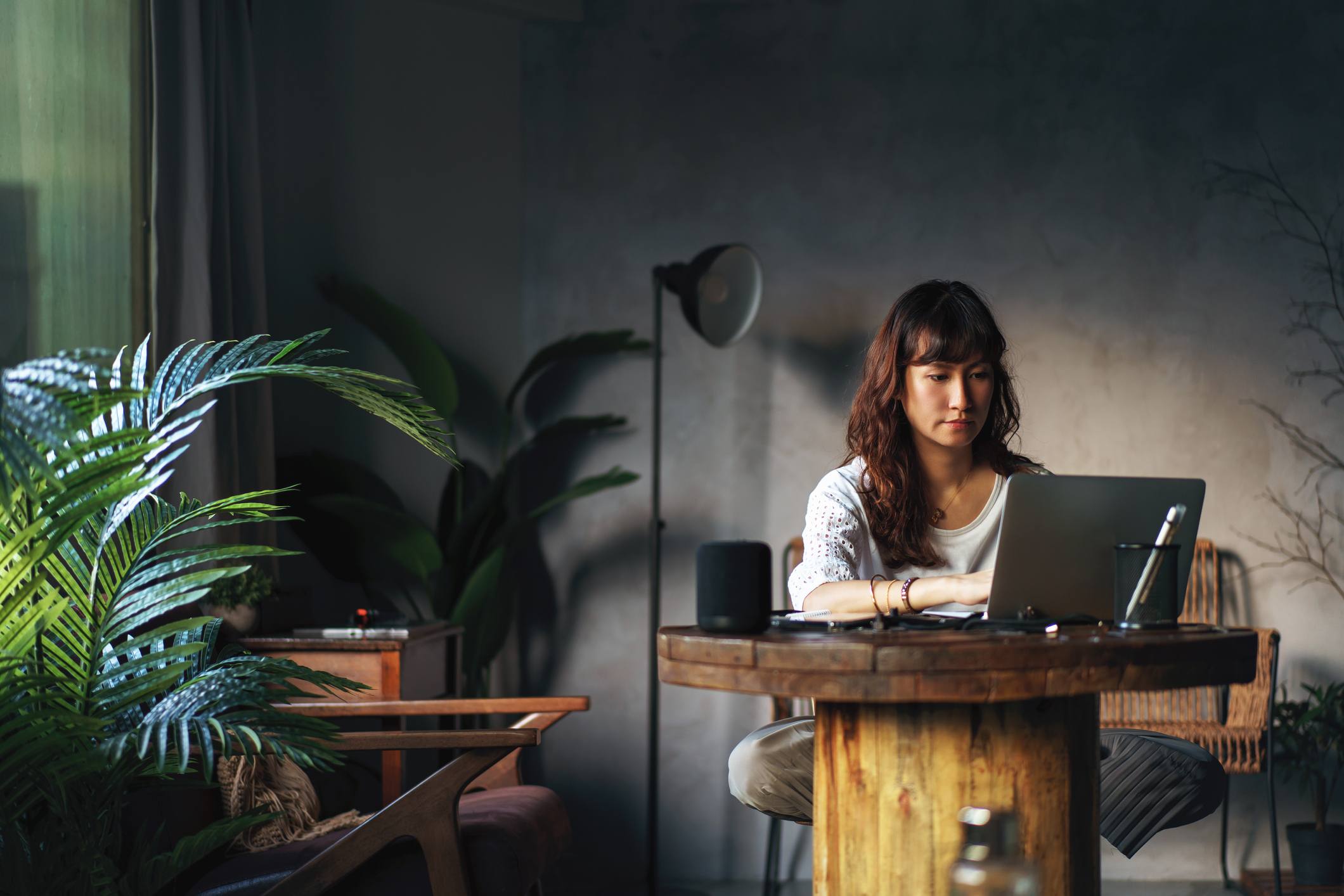 Beautiful-asian-woman-work-from-home-why-are-you-looking-for-a-new-job