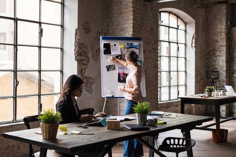 Businesswomen-setting-goals-at-work-in-a-modern-studio