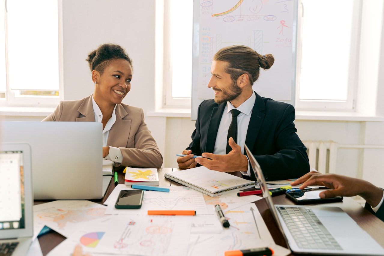 Colleagues-talking-at-work-how-to-prepare-for-a-new-job