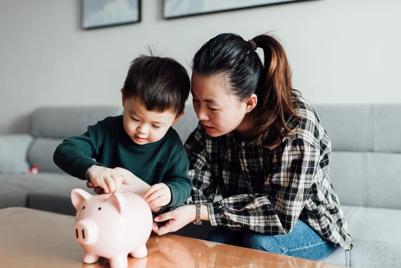 Family-saving-money-at-home-what-are-financial-goals