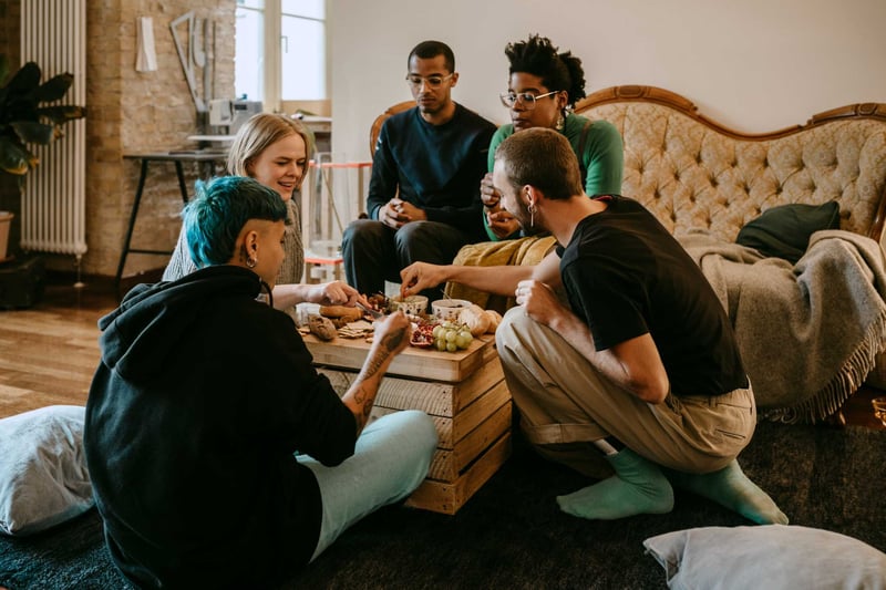 Friends-having-breakfast-at-home-how-to-create-social-goals