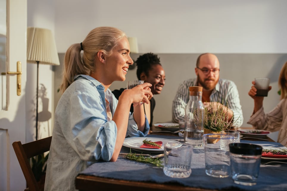 Friends-having-dinner-together-how-to-improve-social-skills