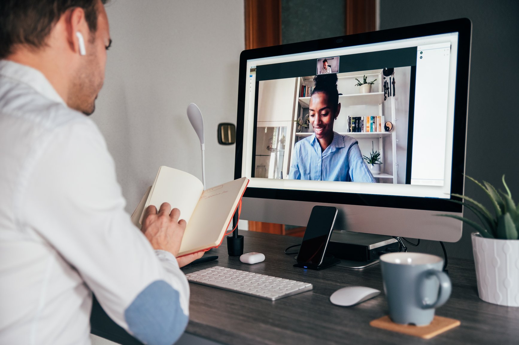 Man-Having-A-Video-Call-With-Colleague-how-to-give-feedback-to-your-boss