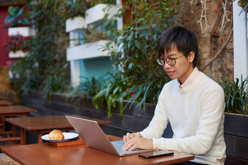 Man-Working-With-Computer-how-to-cold-connect-on-Linkedin