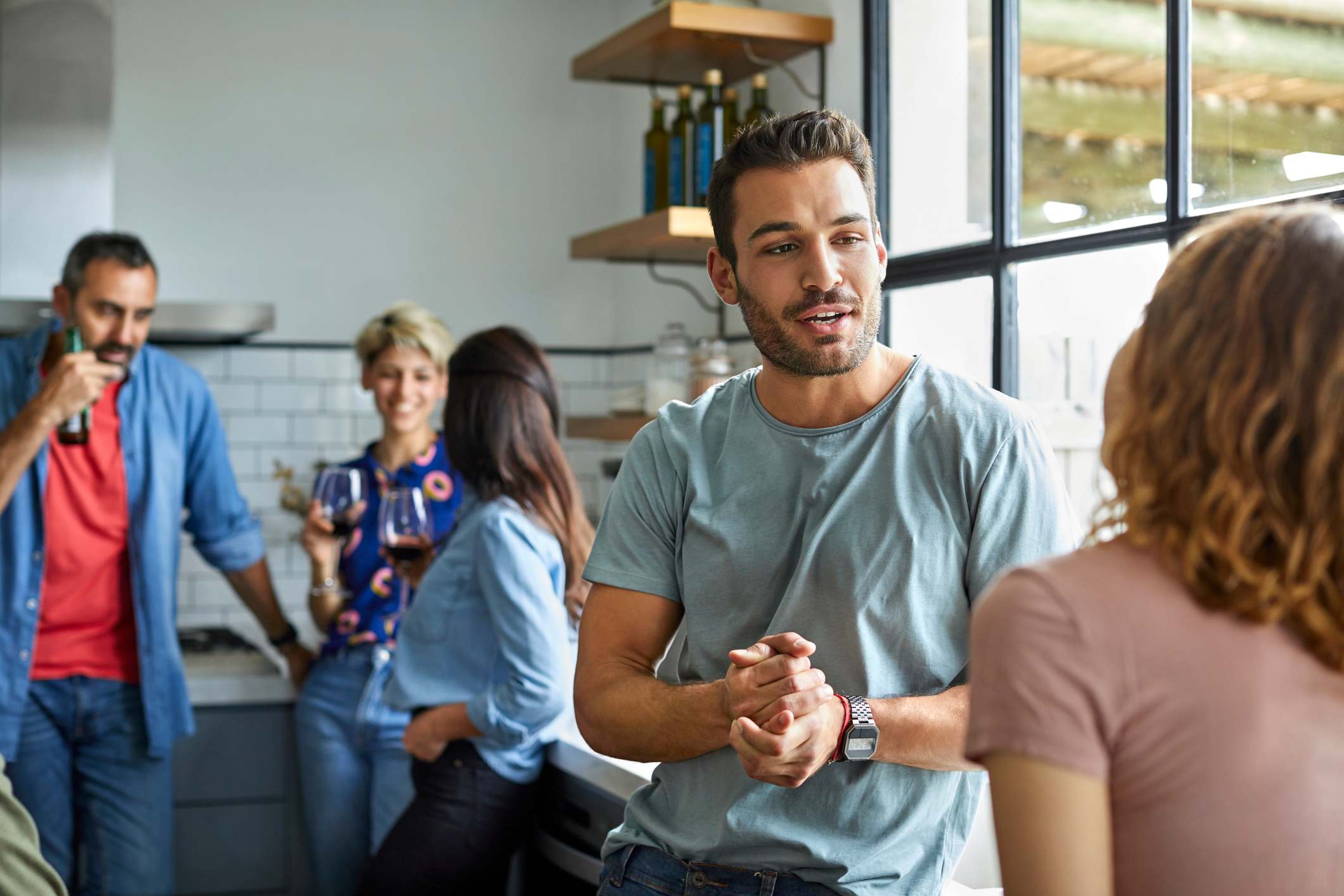 Man-and-woman-having-a-serious-conversation-at-gathering-being-intentional