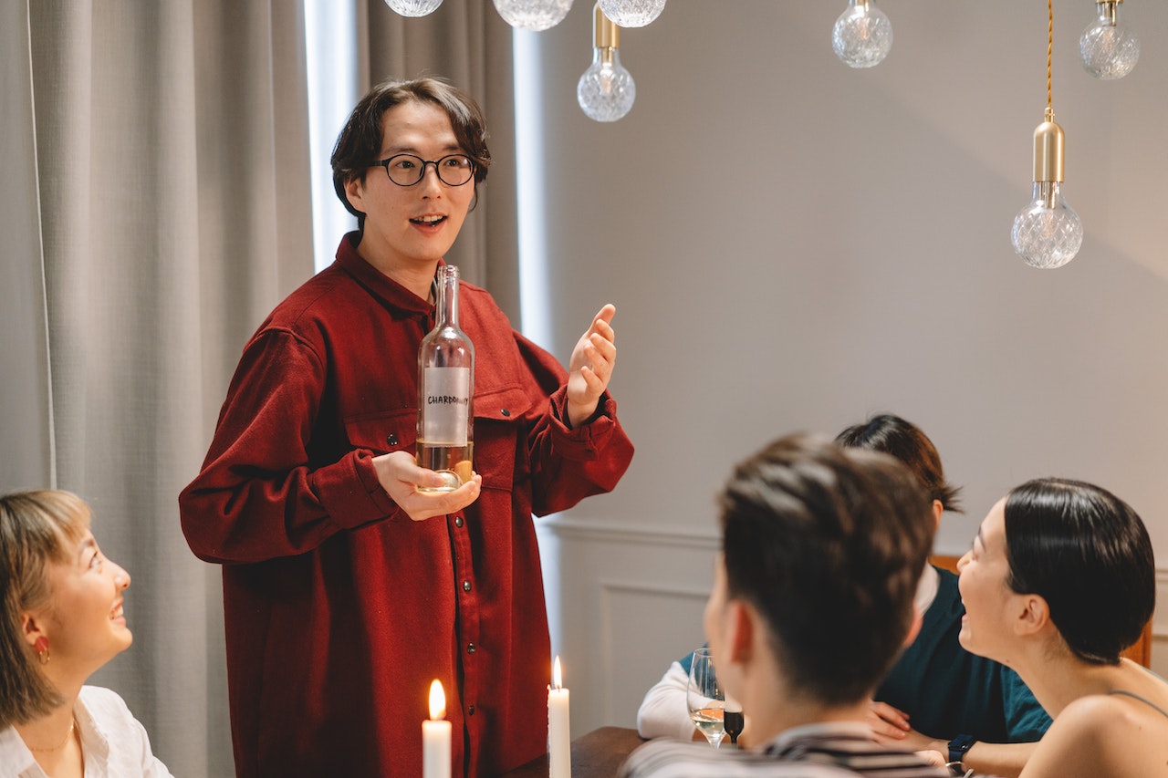 Man-at-dinner-with-friends-talking-to-everyone-interpersonal-relationships