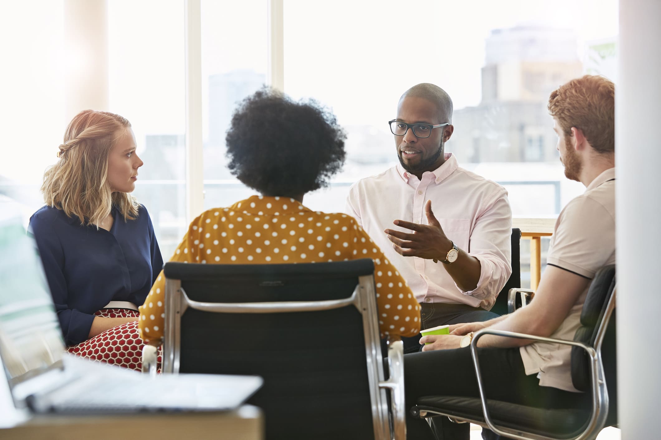 Man-leading-team-to-success-effects-of-peer-pressure