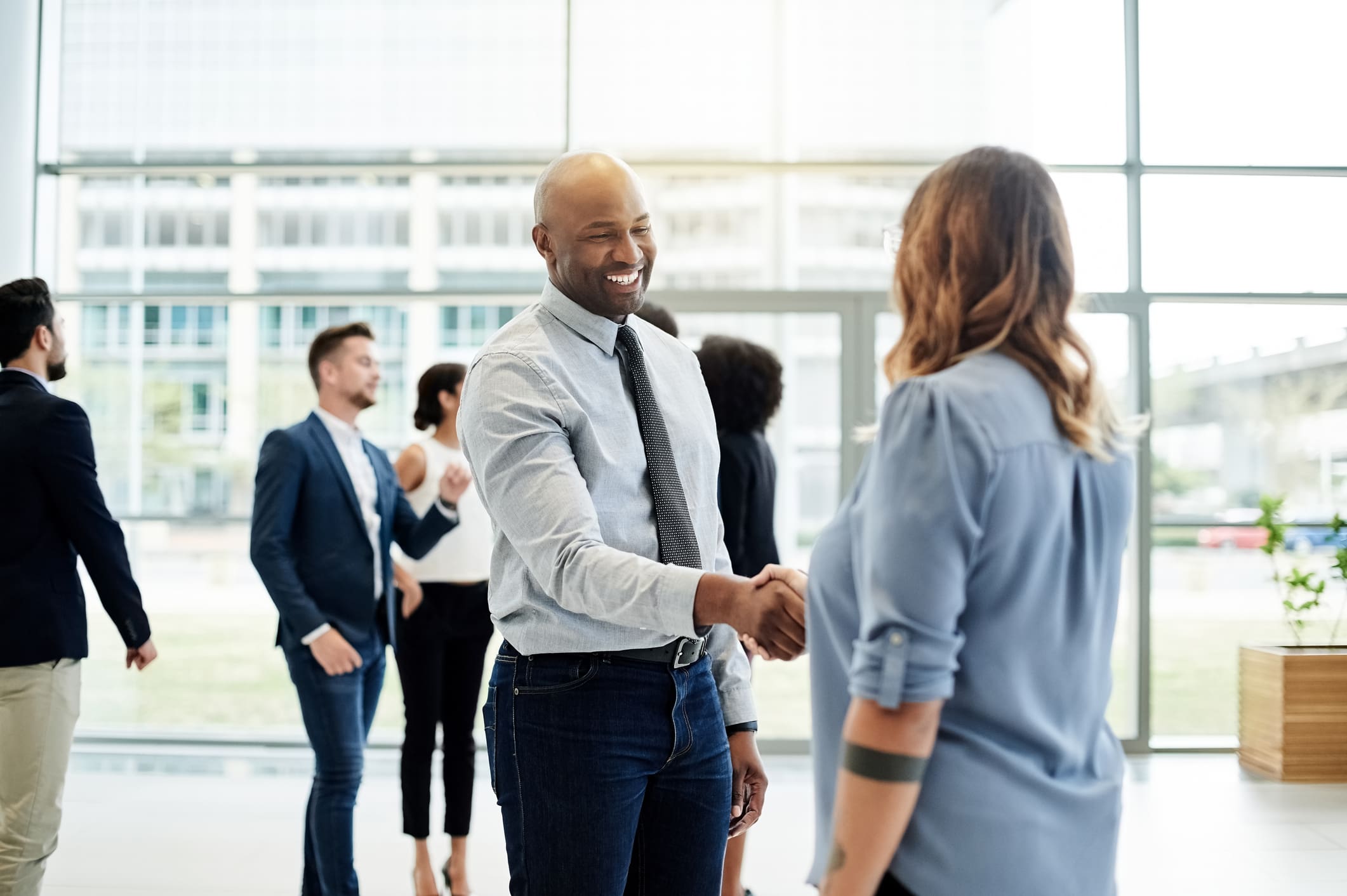 Man-with-positive-attitude-shaking-managers-hand-how-do-you-like-to-be-managed