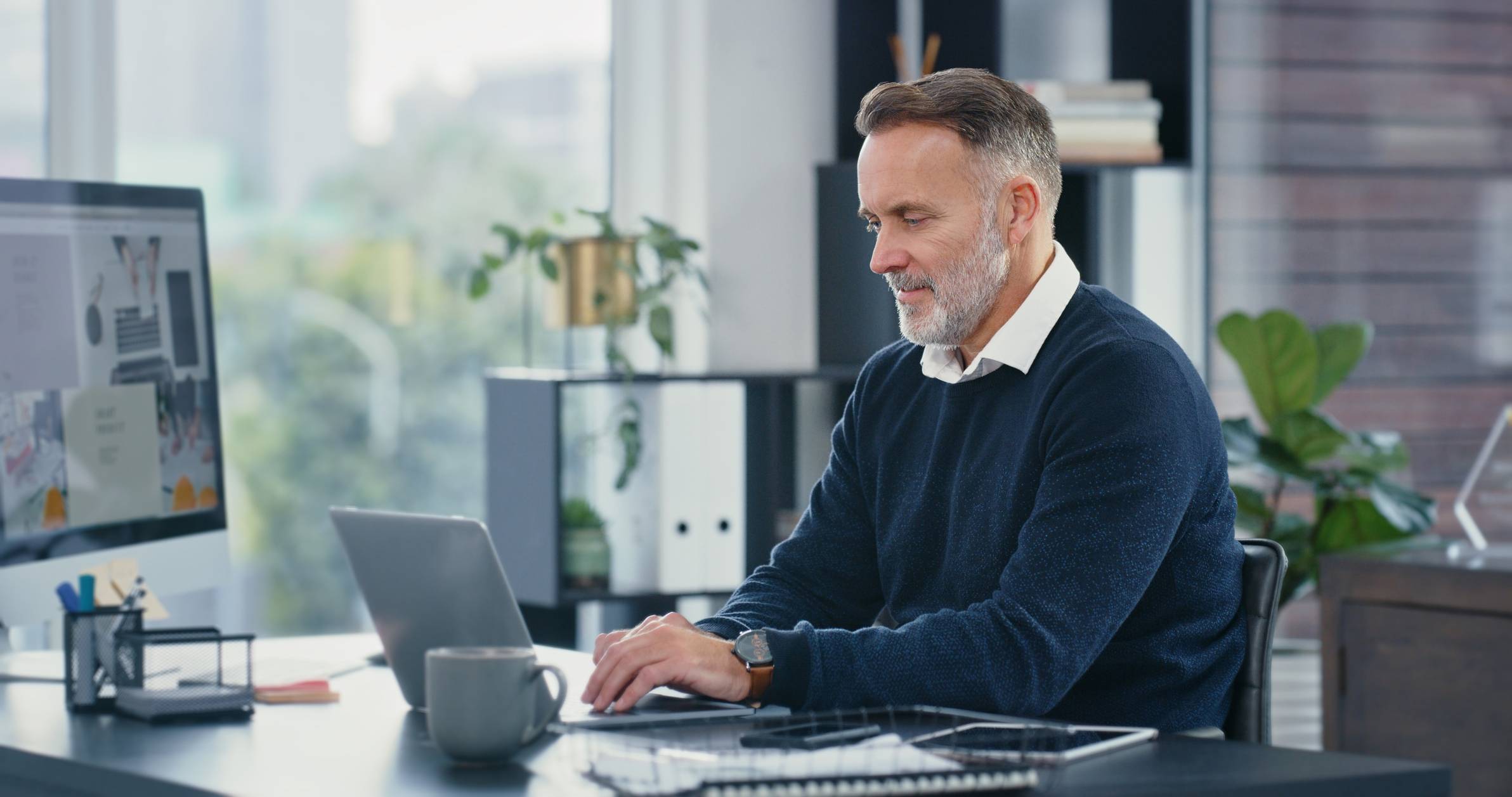 Man-writing-email-on-his-laptop-email-before-first-day-of-work