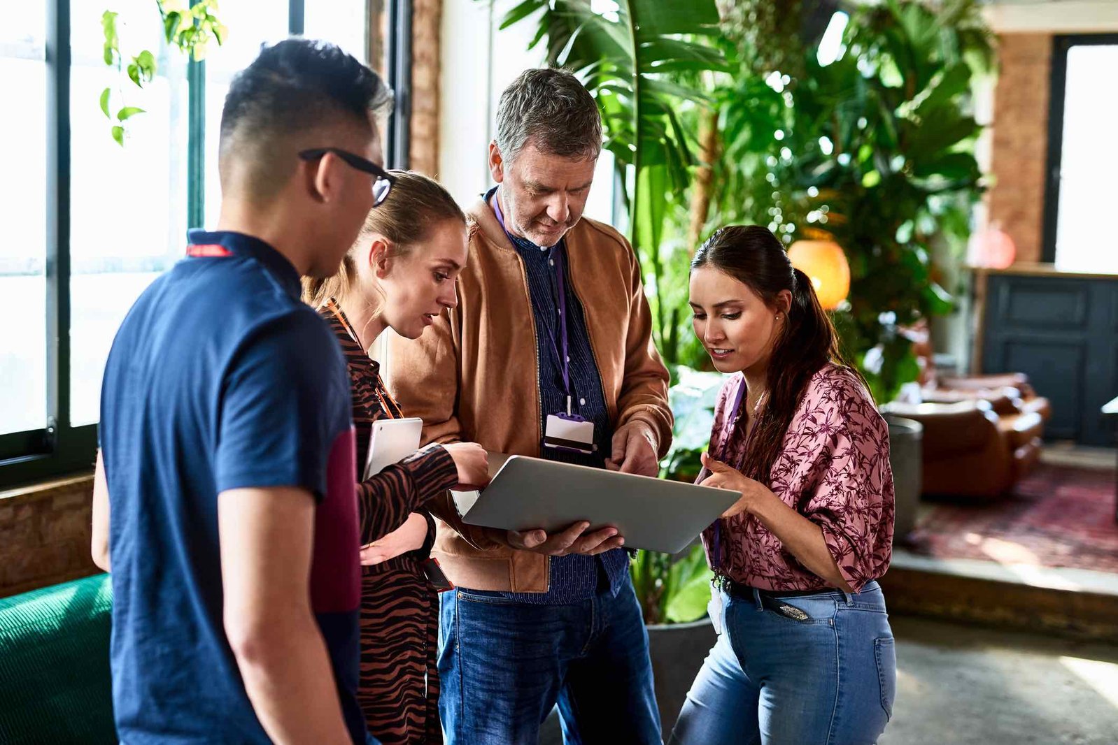 Manager-talking-about-plan-with-coworkers-over-a-laptop-what-is-management-consulting