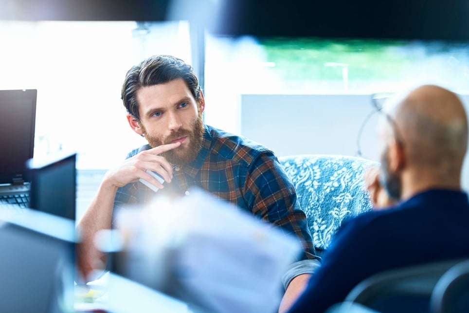 Men-working-in-modern-office-active-listening