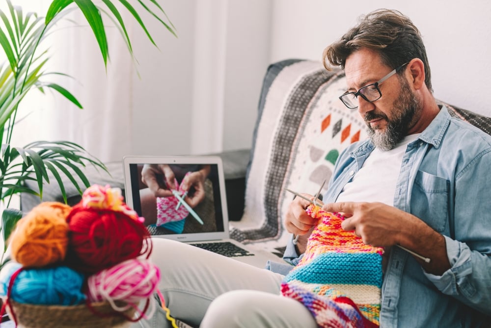 One-adult-man-at-home-follow-online-knit-tutorial-endurance-vs-resilience