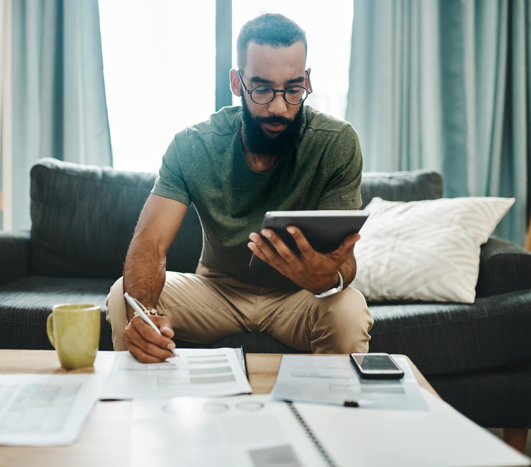 Shot-of-a-young-man-going-over-his-finances-at-home-how-to-quit-a-part-time-job