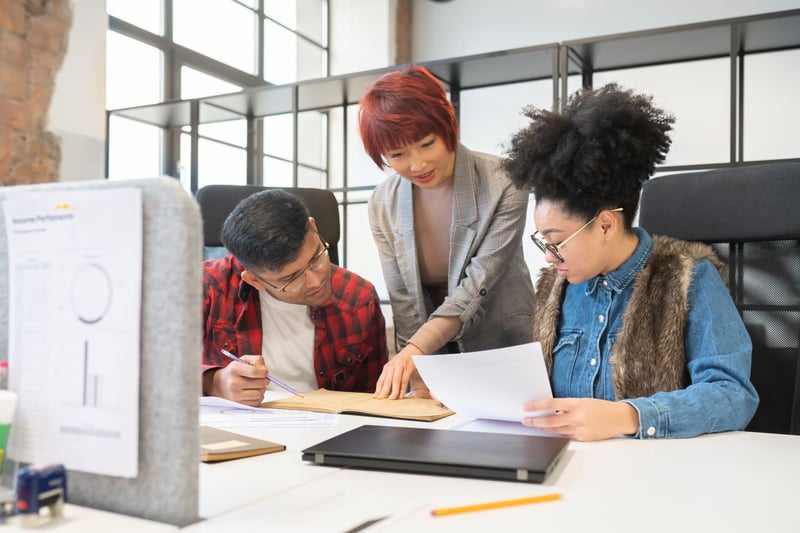 Teamwork-Between-Colleagues-At-Office-Desk-what-is-teamwork