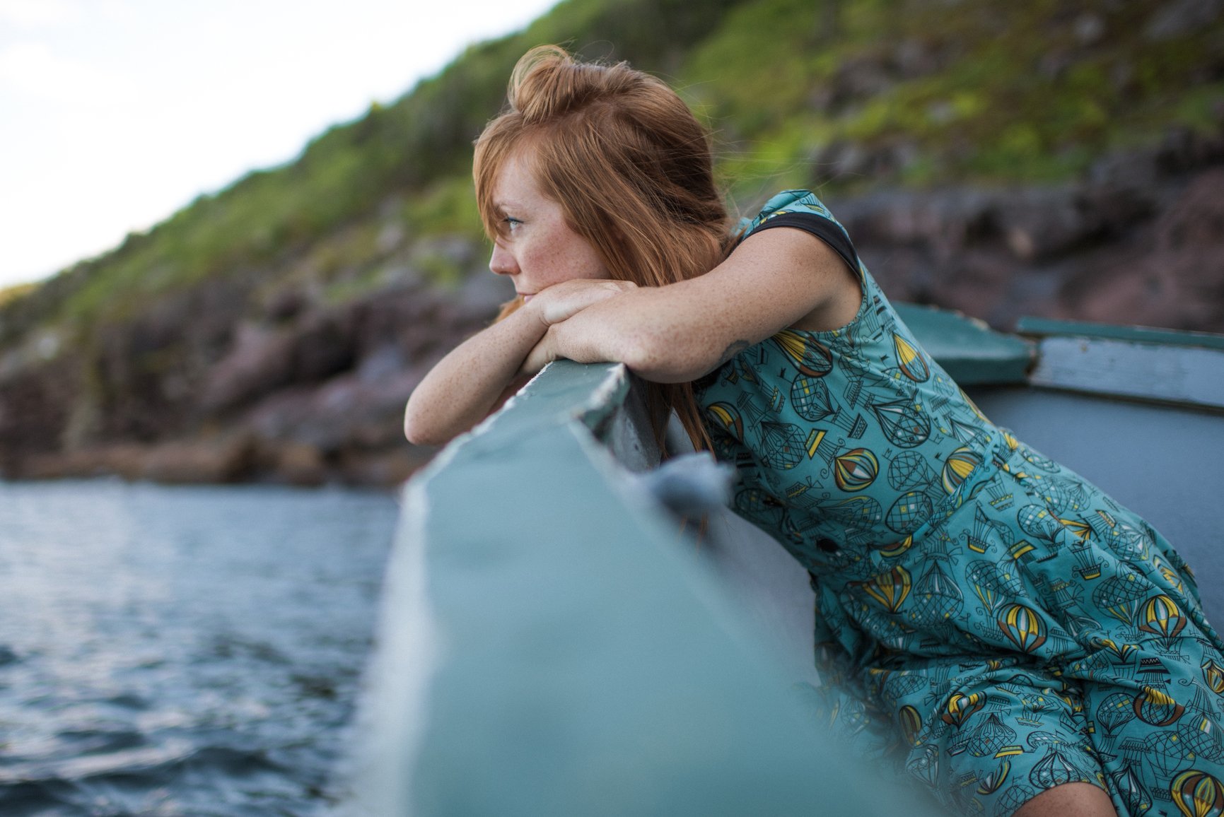 Thoughtful-woman-contemplating-the-sea-what-do-i-want