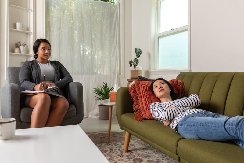 Woman-Lies-On-Couch-Talking-To-Therapist-midlife-crisis