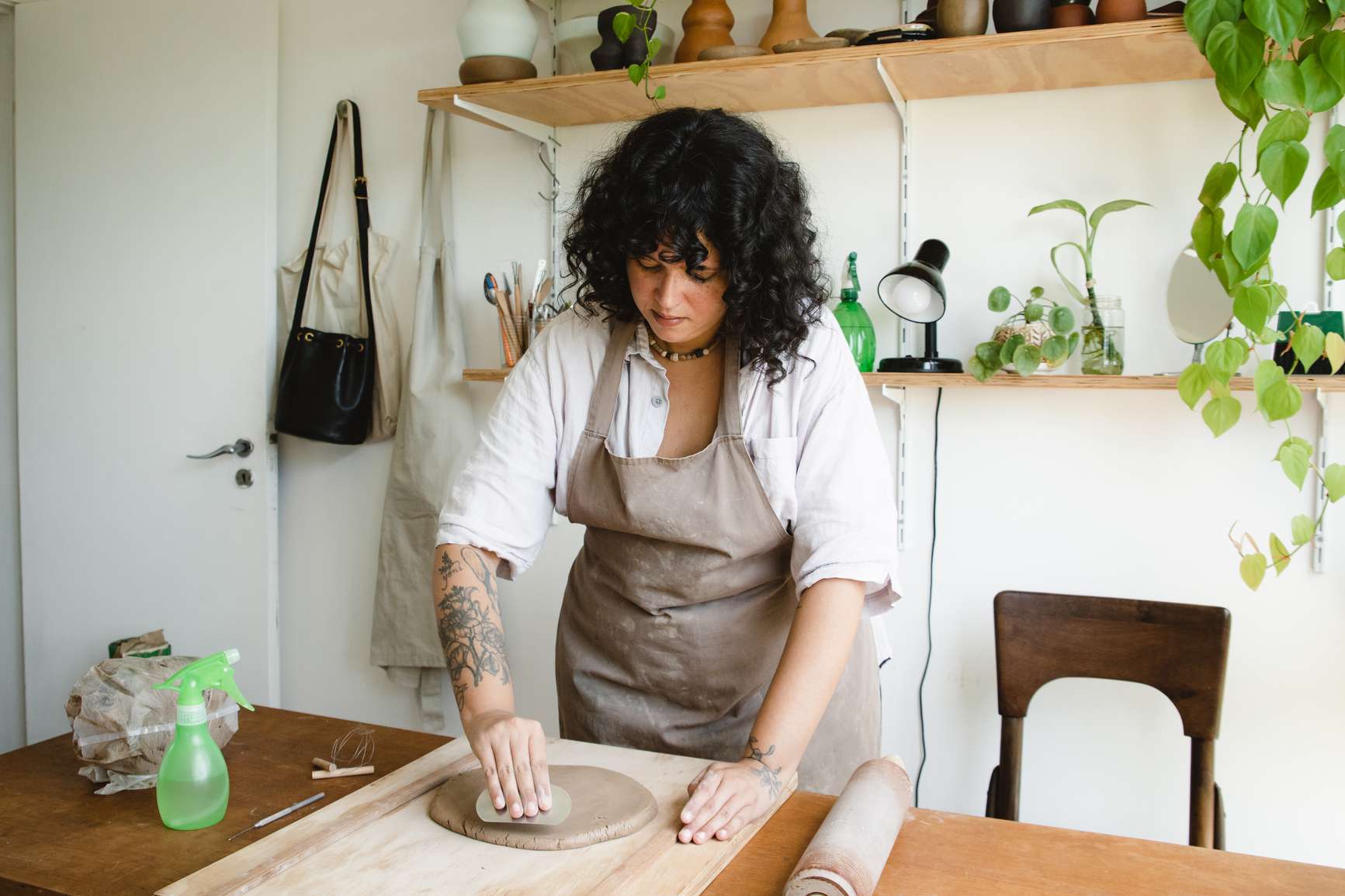 Woman-Making-A-Ceramic-Dish-how-to-believe-yourself