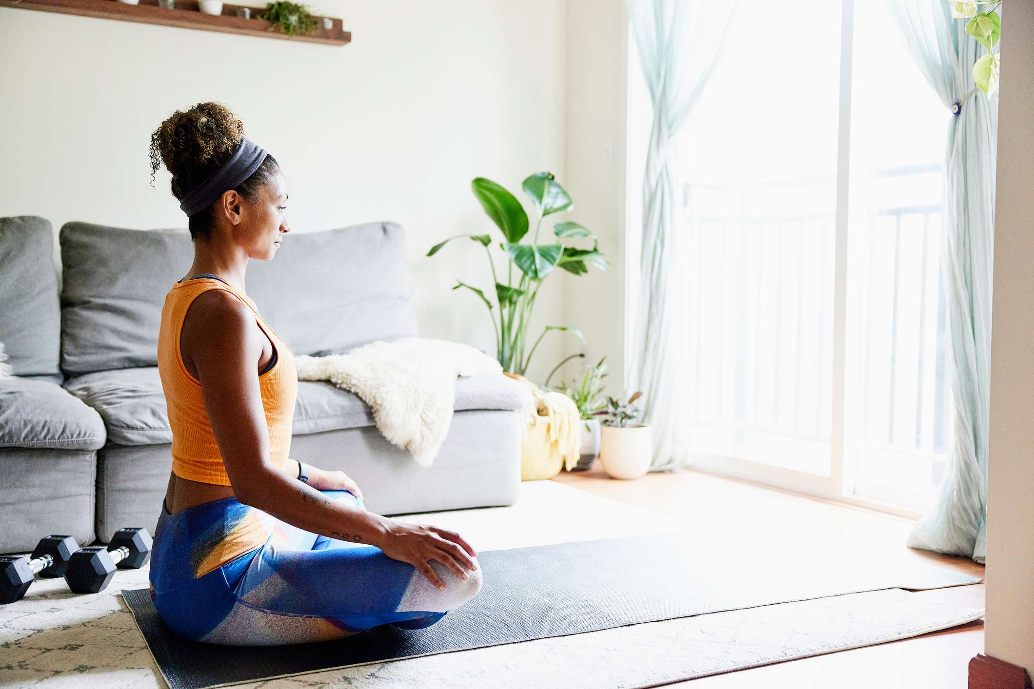 Woman-in-workout-clothes-relaxing-and-doing-yoga-at-home-how-emotions-affect-learning