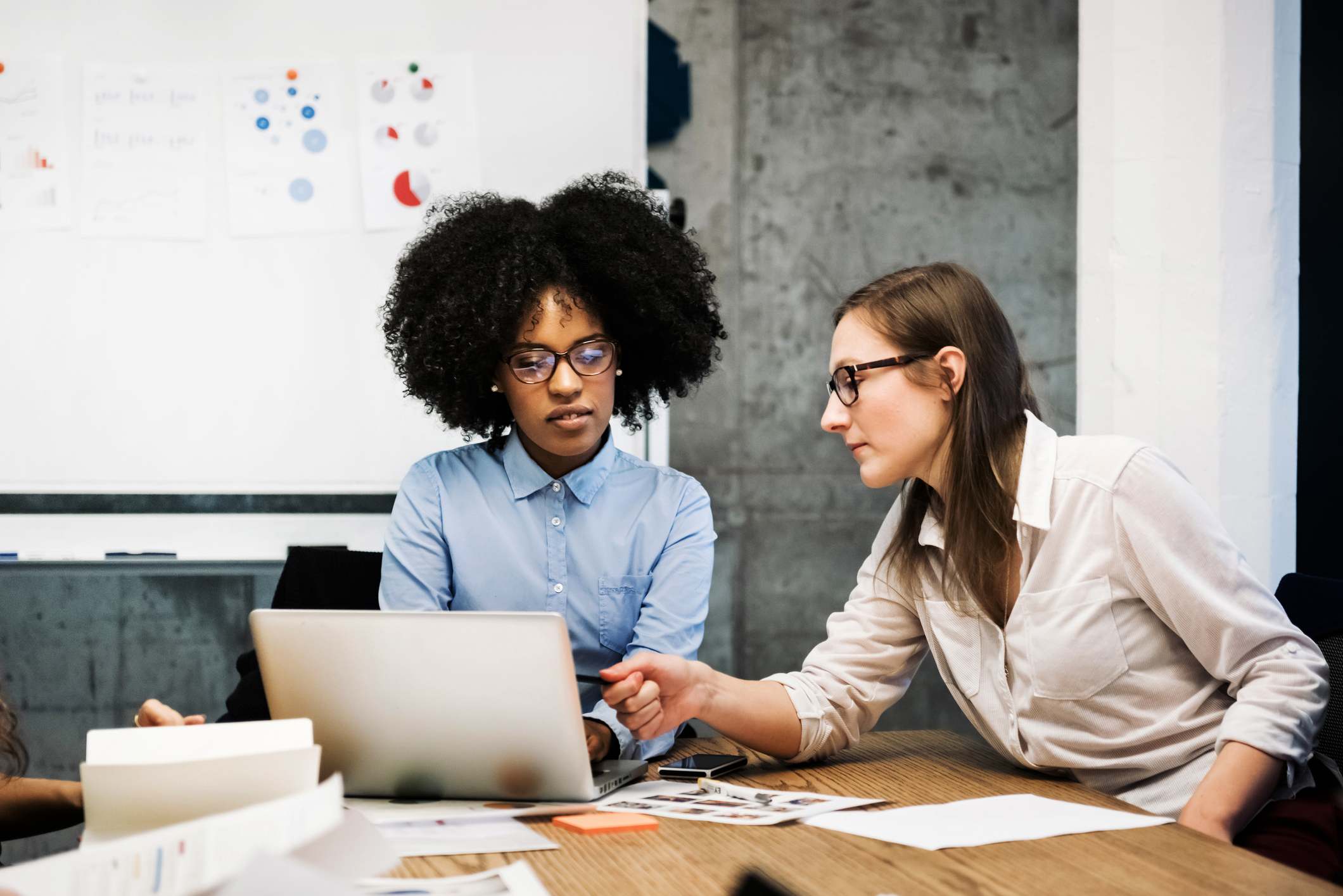 Woman-looking-at-laptop-recieving-feedback-from-coworker-employee-strengths