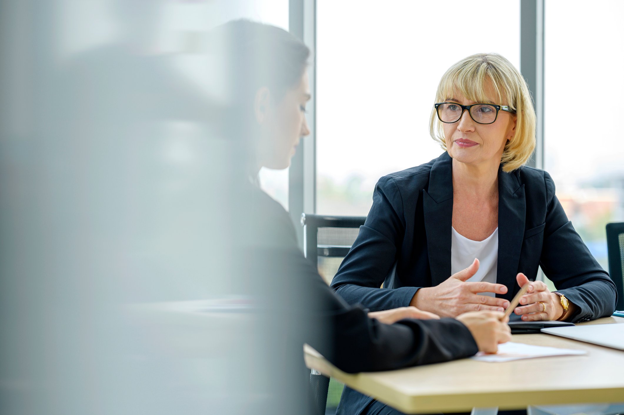 Woman-manager-talking-to-a-client-anchoring-bias