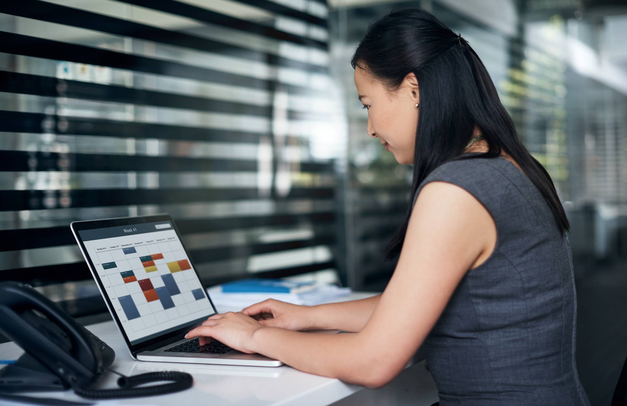 Woman-scheduling-in-laptop-calendar-taking-a-sabbatical-from-work