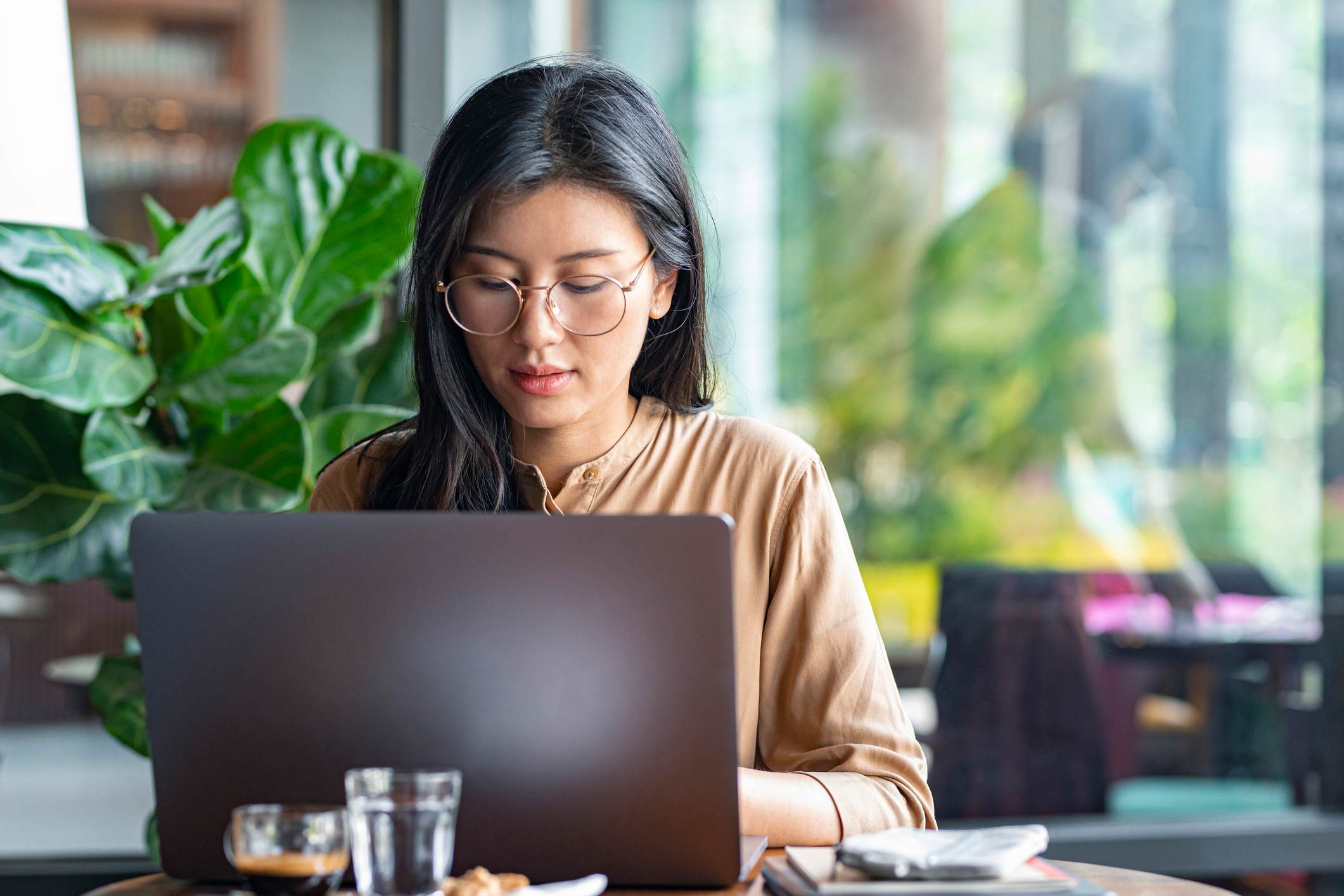 Woman-sitting-at-desk-with-open-laptop-how-to-respond-to-a-job-rejection-email