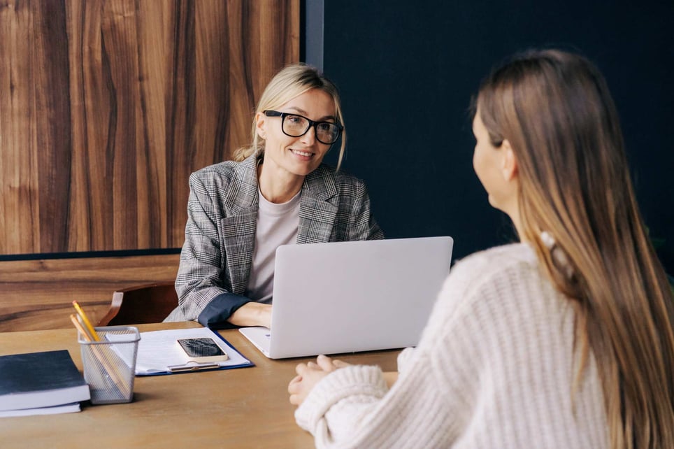 Woman-smiling-at-person-in-job-interview-problem-solving-questions