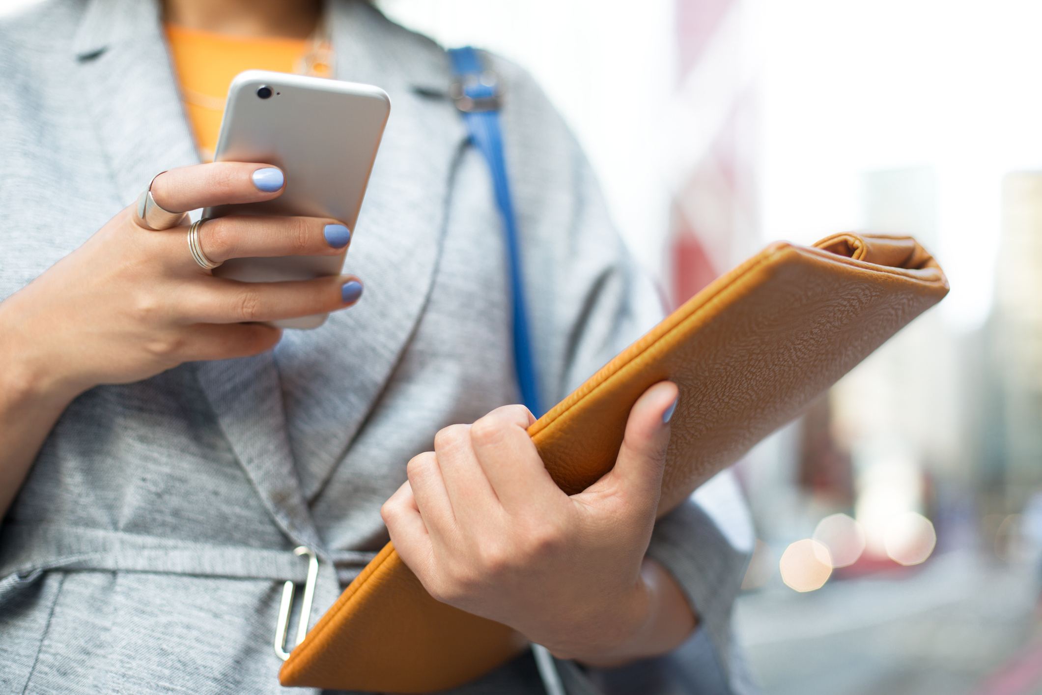 Woman-using-mobile-phone-how-to-make-a-portfolio