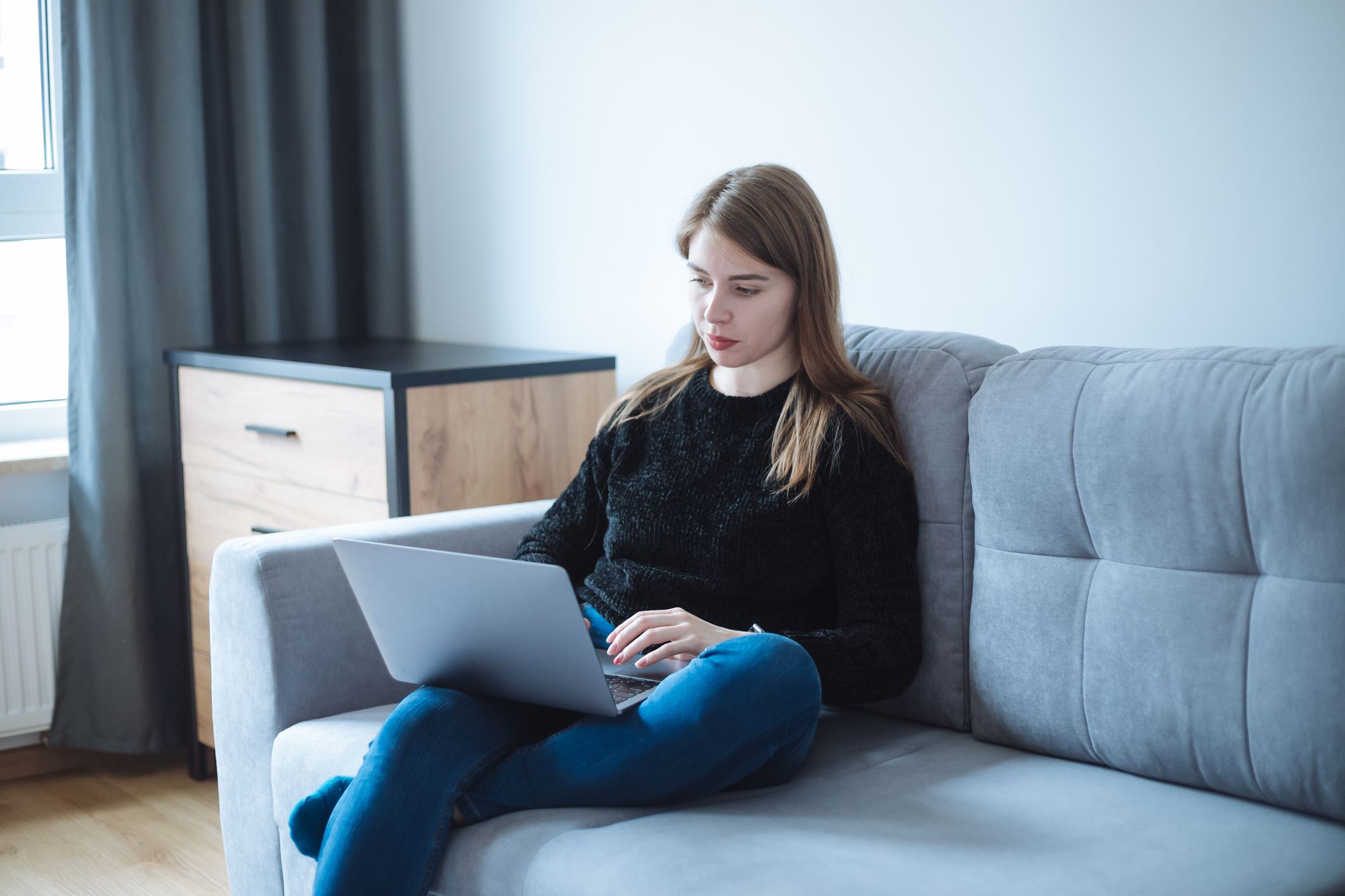 Woman-writing-email-in-laptop-at-home-out-of-office-message