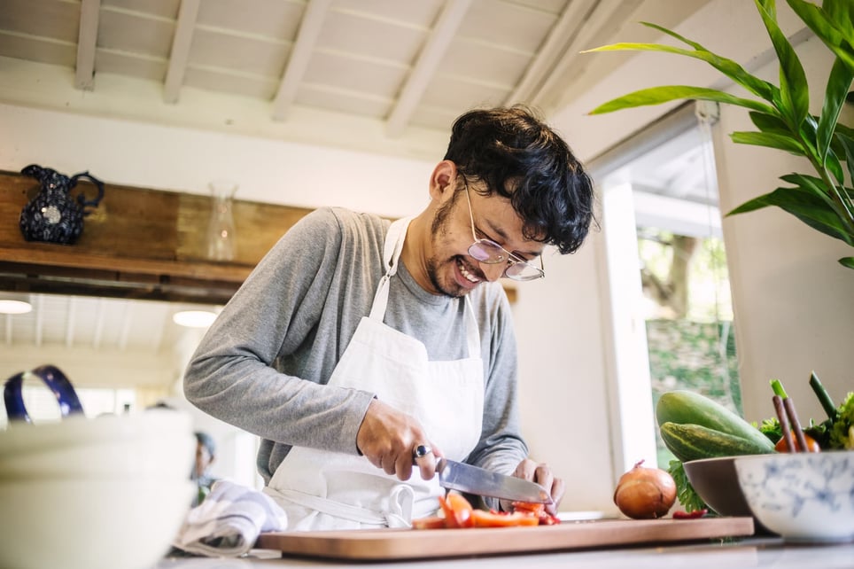 Young-man-chopping-vegetables-in-the-kitchen-things-to-do-with-your-free-time