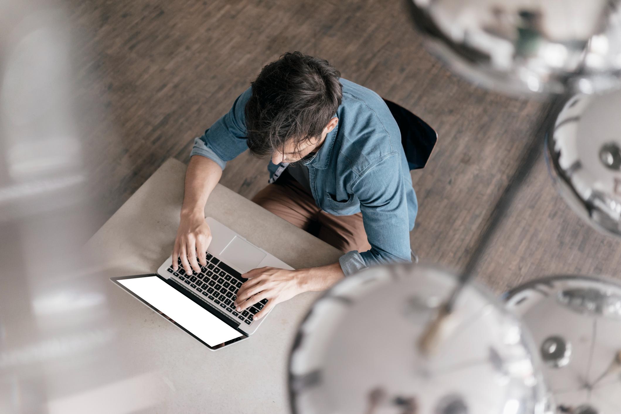 Young-man-working-on-laptop-what-causes-lack-of-focus-at-work