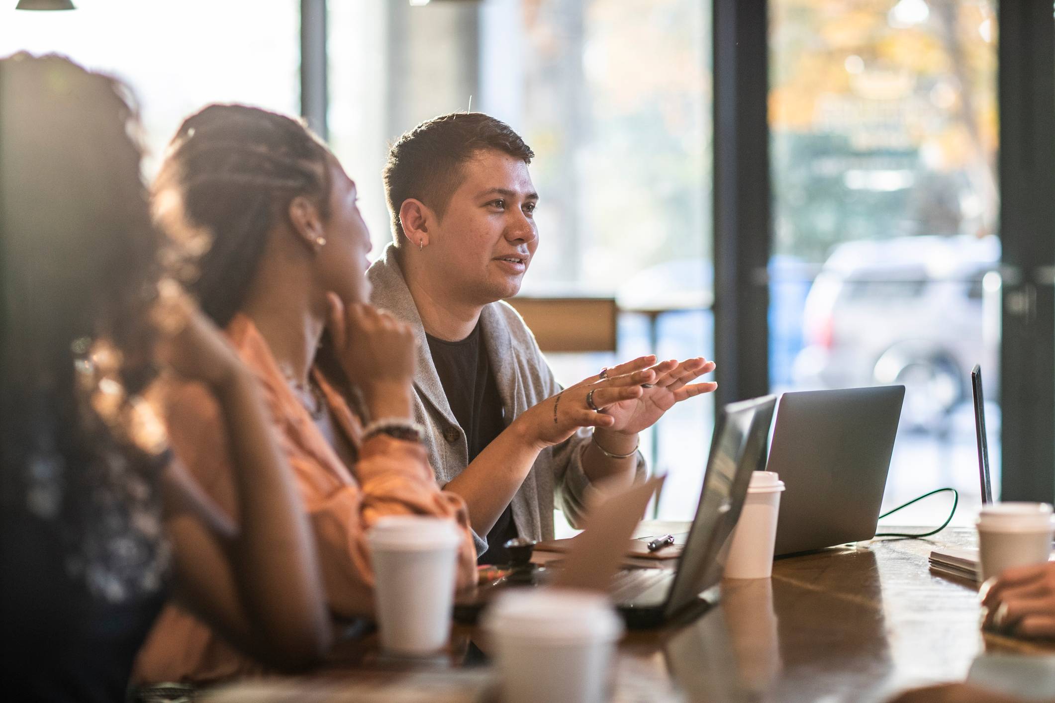 Young-professionals-collaborating-in-coffeeshop-building-a-network-from-scratch