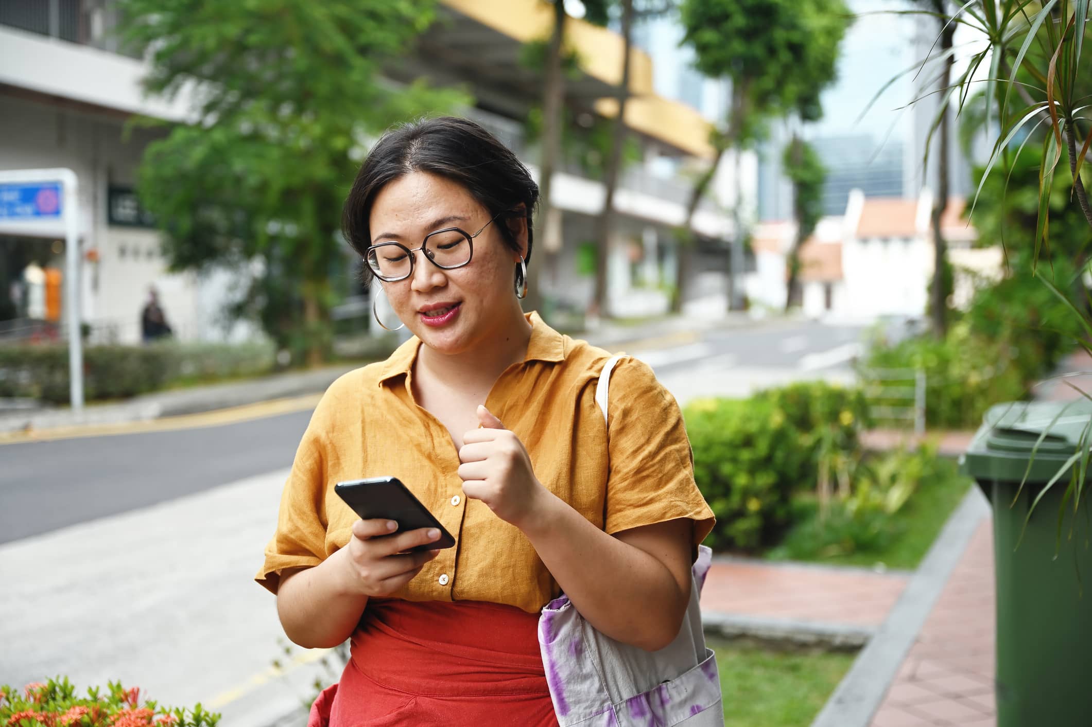 Young-woman-checking-her-phone-how-to-reject-internship-offer