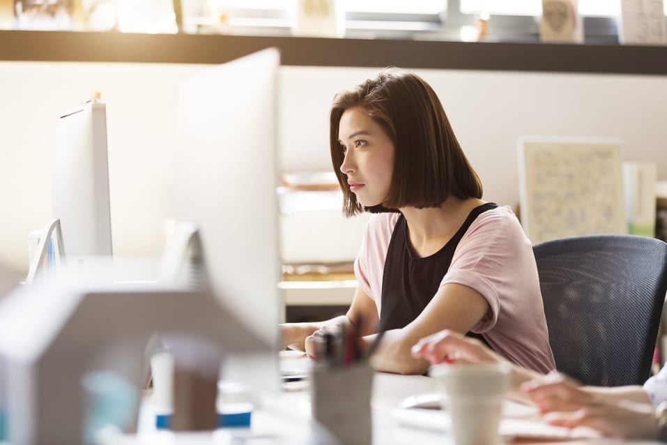 businesswoman-using-computer-habits-to-boost-concentration