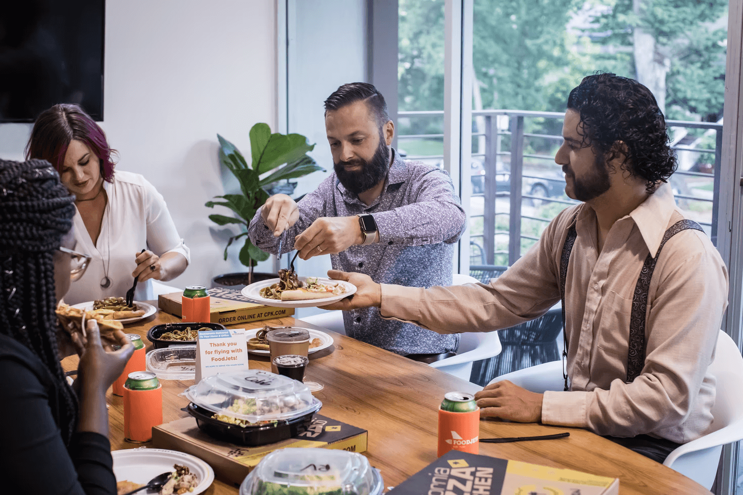 employees-eating-lunch-work-life-balance