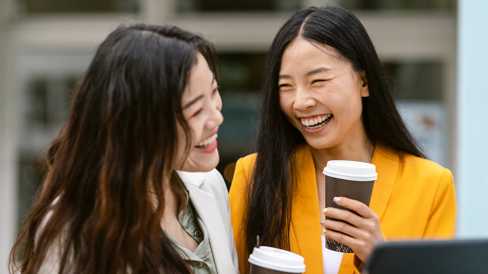 two-women-outside-coffee-toxic-traits