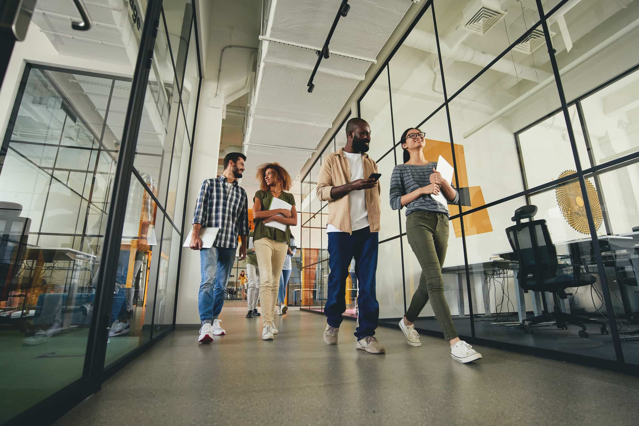 inspired-students-walking-on-a-aisle-apprentice-vs-intern