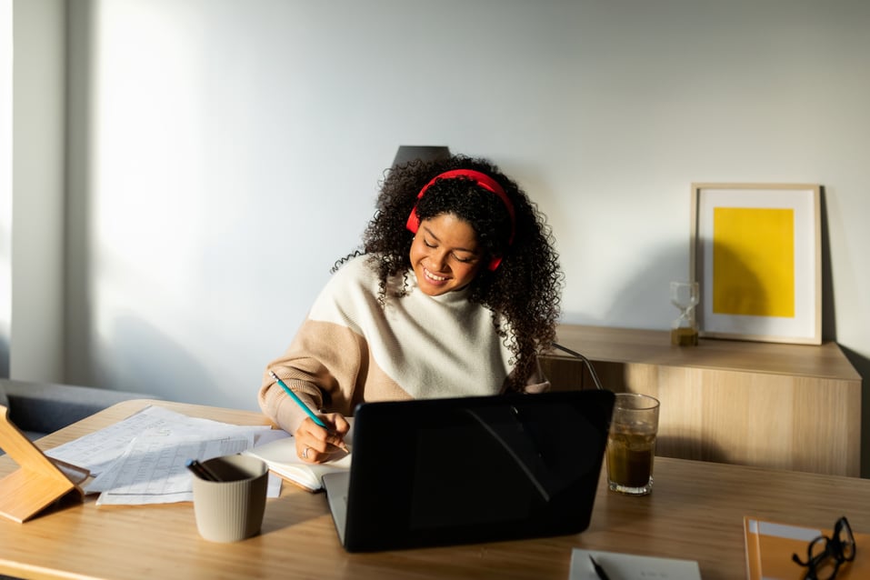 latin-woman-working-in-office-types-of-motivation