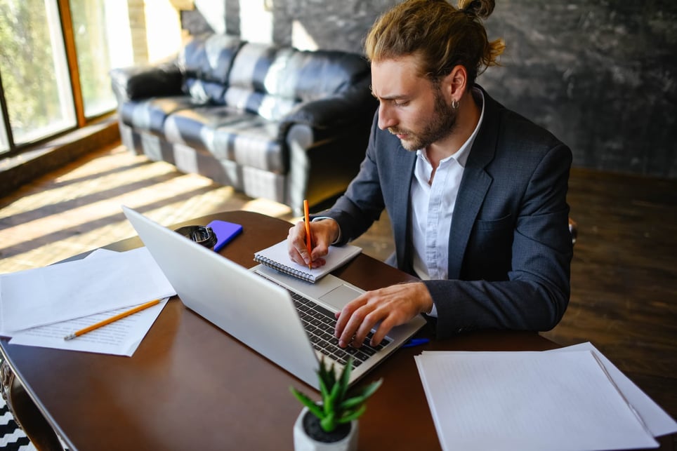 long-haired-man-making-a-list-how-to-decline-a-job-interview