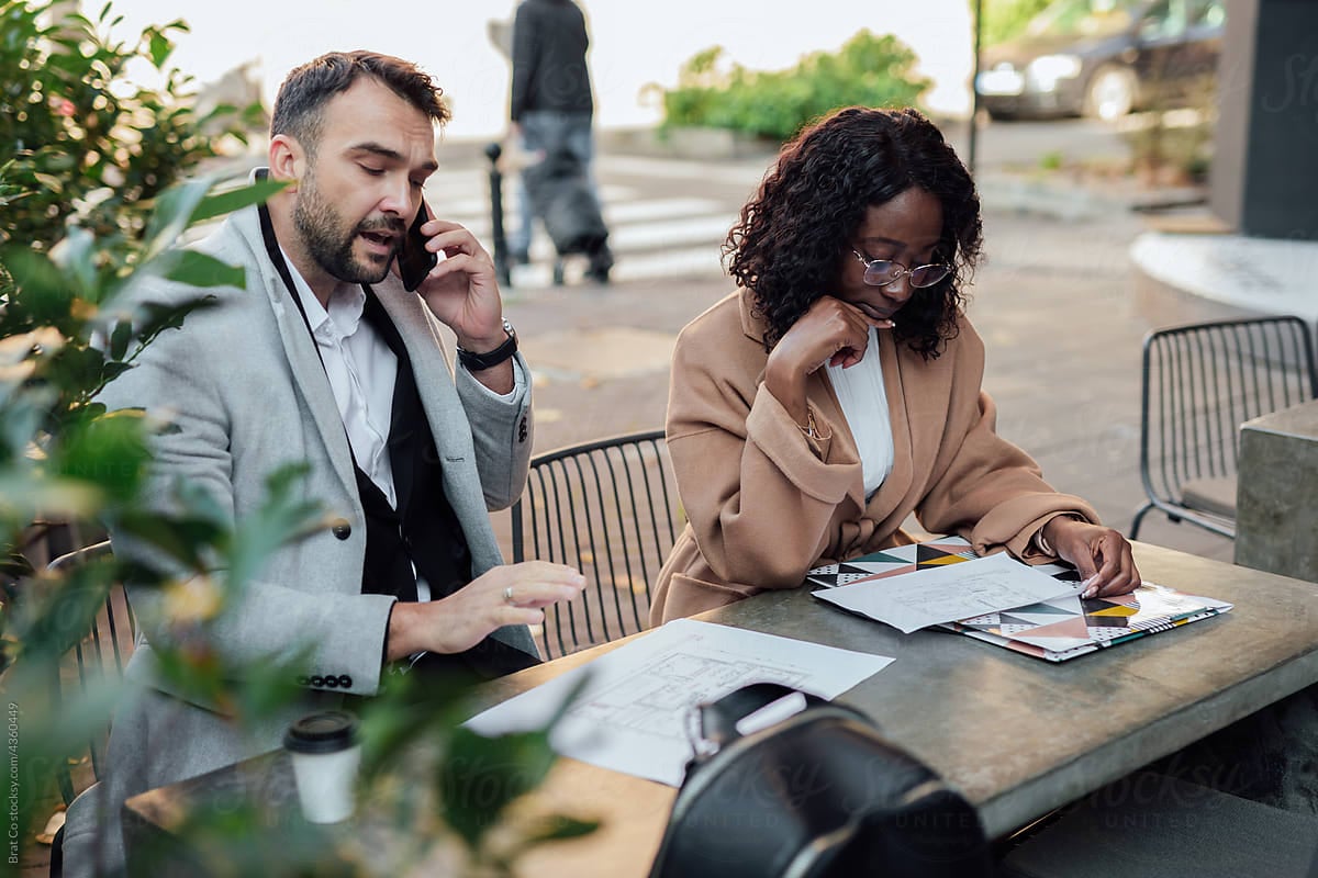 outdoor-business-meeting-middle-management