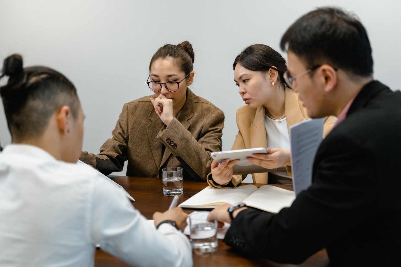 team-discussing-work