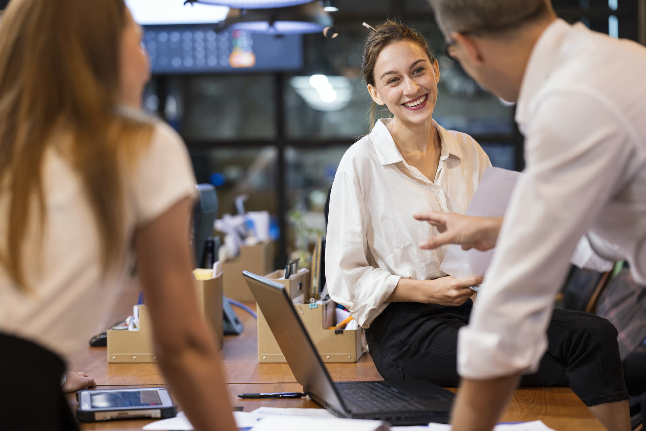 team-member-smiling-in-her-desk-what-is-resilience-training