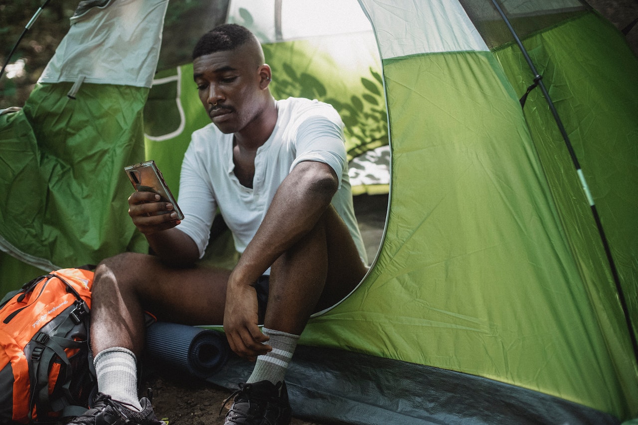 using-phone-in-the-outdoors-cell-phone-addiction