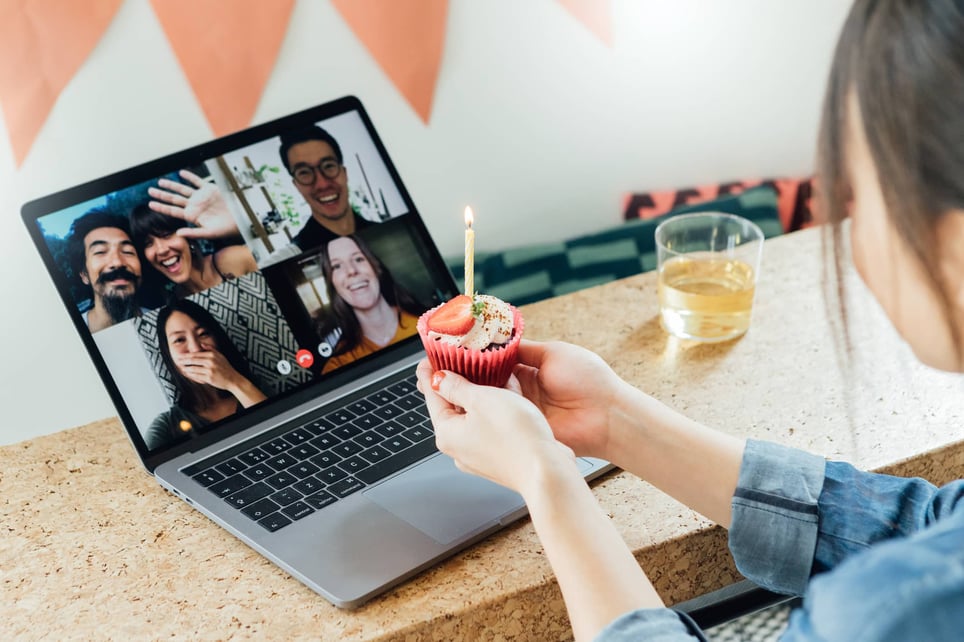 woman-holding-a-cupcake-at-a-virtual-birthday-party-with-friends-how-to-make-friends-online