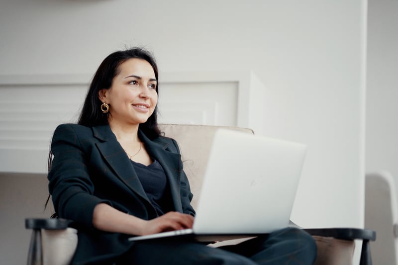 woman-smiling-while-working-how-to-control-anger-at-work