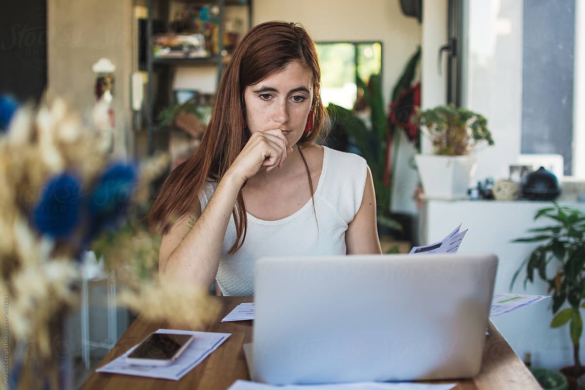 woman-stressing-at-computer-good-stress-bad-stress