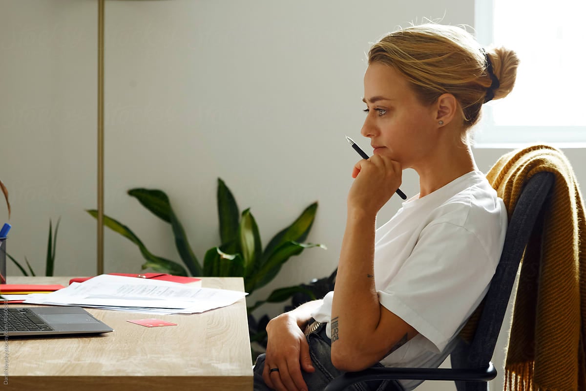 woman-thinking-how-to-work-from-home