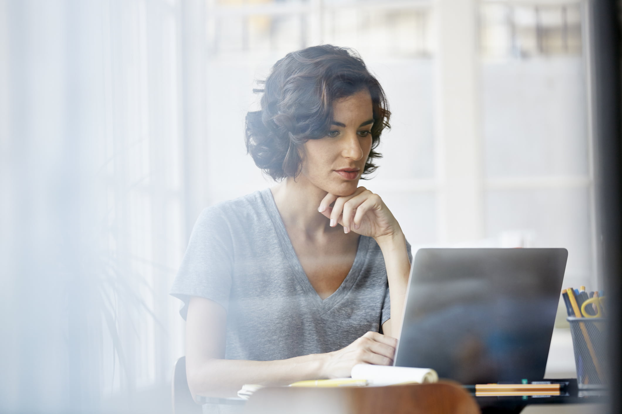 woman-using-laptop-in-office-how-to-increase-adaptability