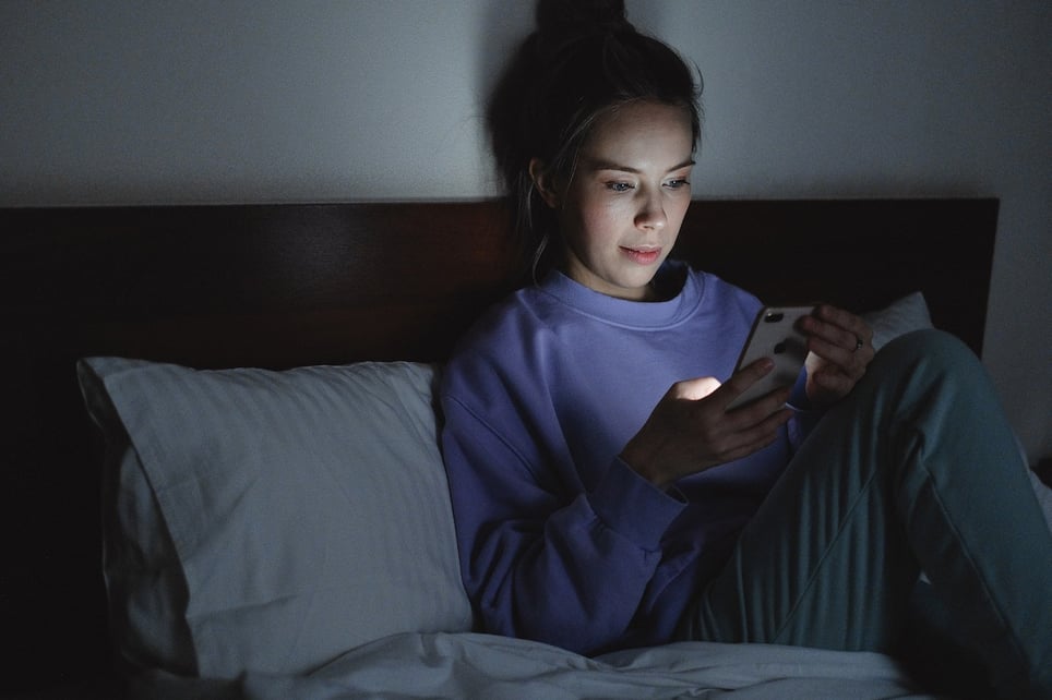 woman-using-phone-at-night-cell-phone-addiction