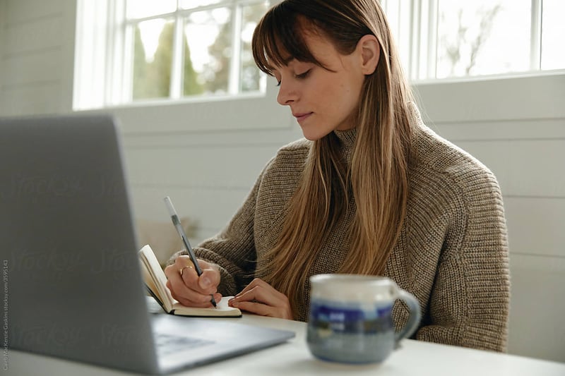 woman-writing-automatic-negative-thoughts